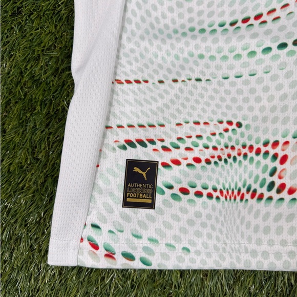 Puma Cristiano Ronaldo #7 Portugal 2025 Away Soccer Jersey Size M - Picture 10 of 10